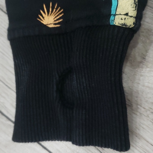 3/$45 Kids crewneck sweater - Picture 4 of 6